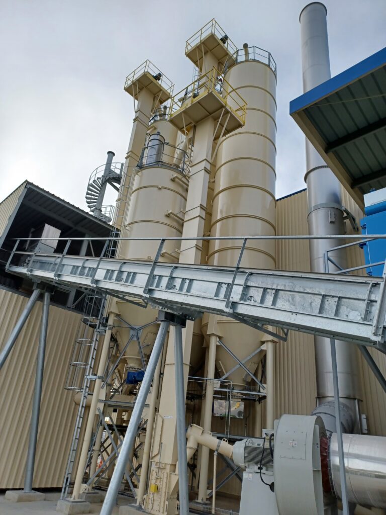 Side view of a bucket elevator