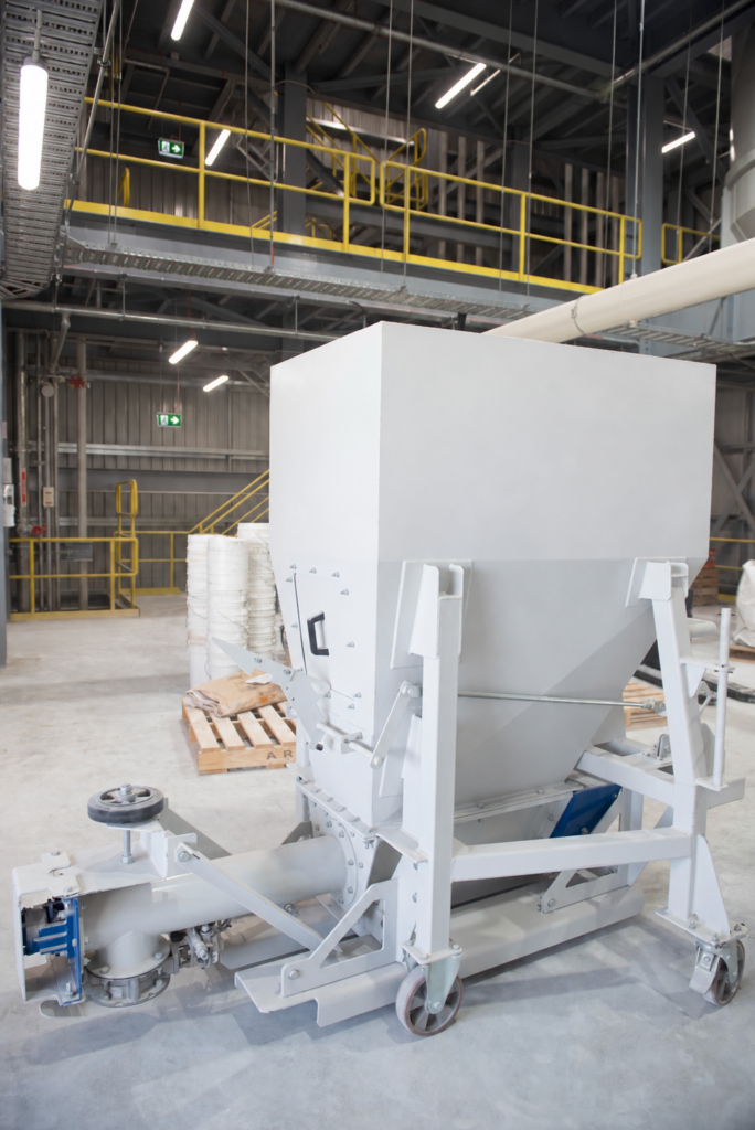 Side view of the Sofraden Bulk mobile dosing unit