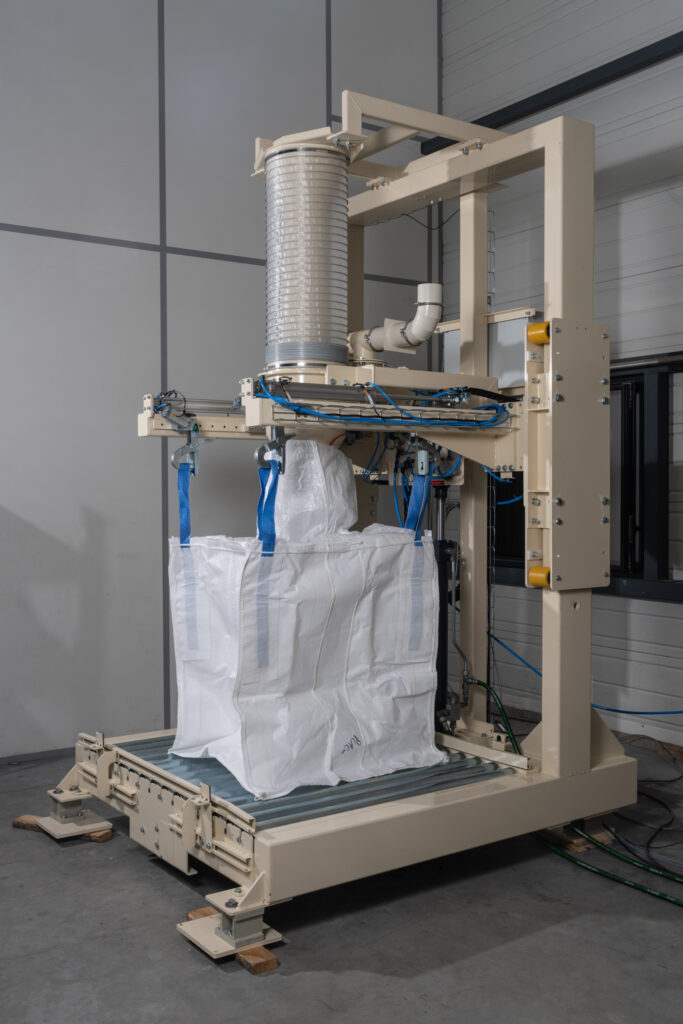 Side view of a big bag filling station